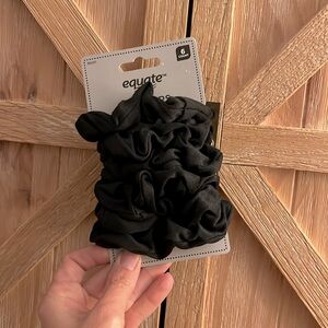 ⭐️3/$15 NEW Black Scrunchies 6 pack